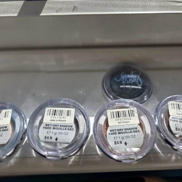 Victoria's Secret Eyeshadow Shimmering Bronze Wet/Dry - Picture 2 of 2